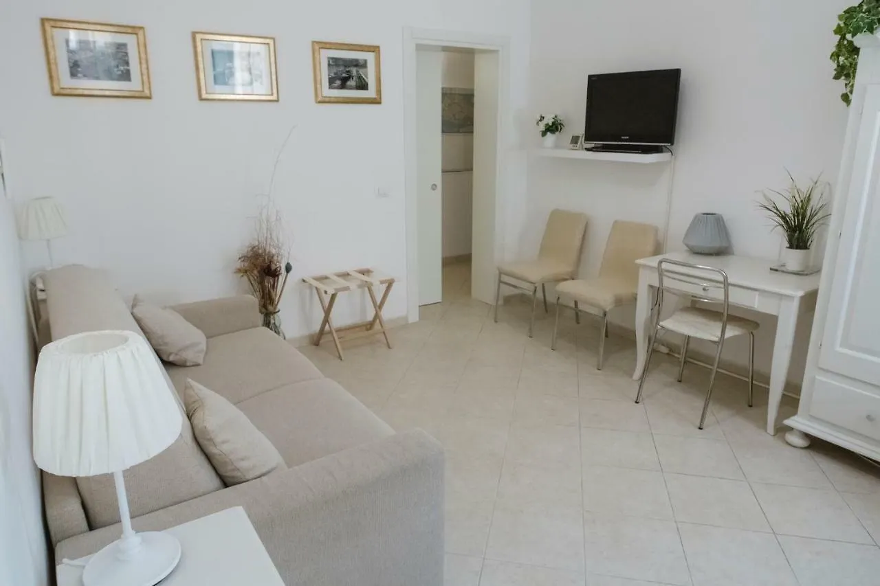 Apartamento Venezia Biennale Bianco & Rosso 0*, Venecia Italia